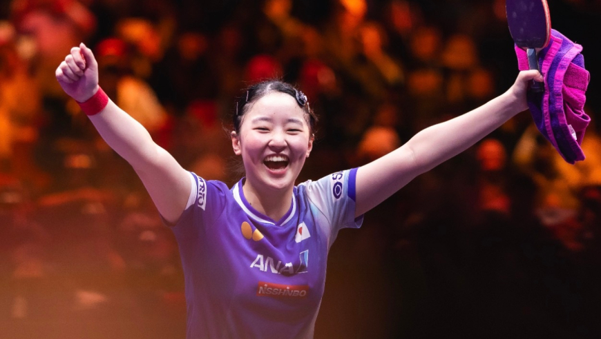 张本美和激动奔向父亲拥抱！蒯曼拼光子弹难掩遗憾，把花扔给观众