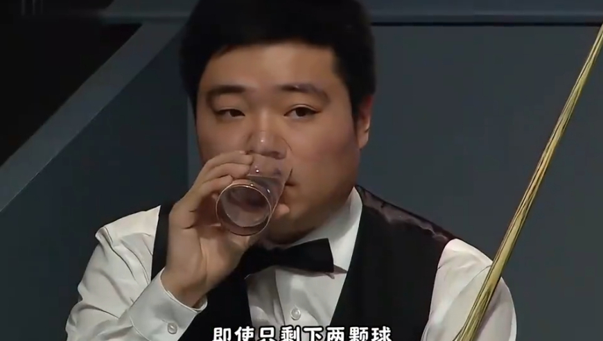 丁俊晖的防守有多强？哪怕台面仅剩2颗球，照样狂飙三连鞭斯诺克