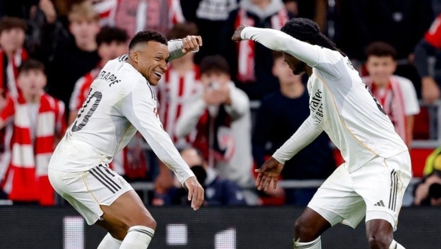 当世第1人！2脚无解世界波，26岁姆巴佩创4纪录，对手主帅崩溃了