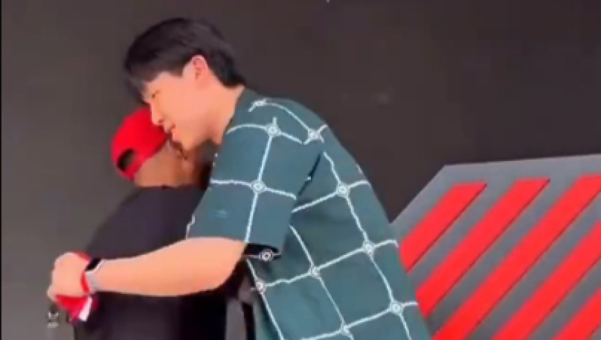 排面！杨瀚森出席利拉德回归见面会全场欢呼，和大表哥熊抱+切蛋糕