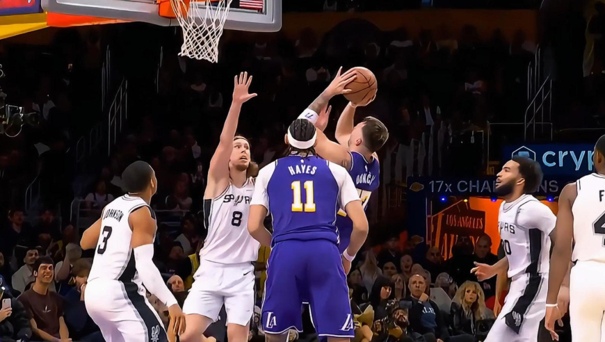 就这？凯尔登连轰13分 马刺首节不到三分钟轰出15-4攻击波碾压湖人