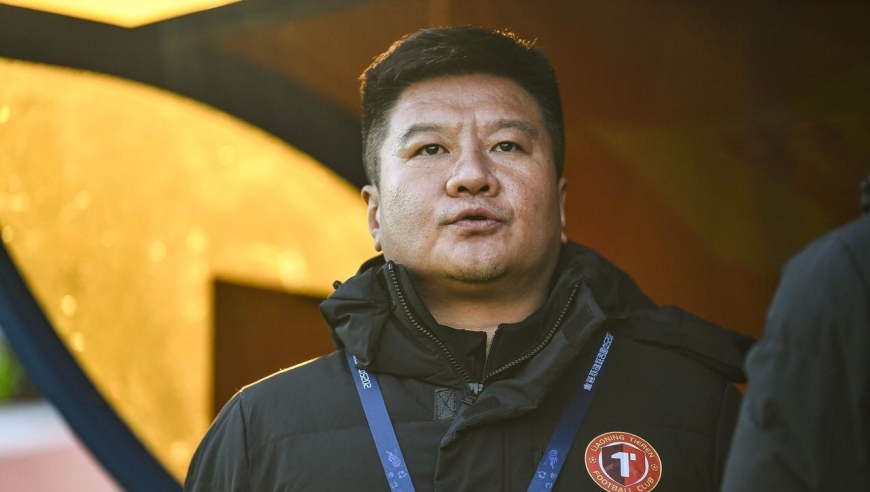 1-0，48岁李金羽神了：率队狂揽64分，提前2轮夺冠+冲超，太牛了