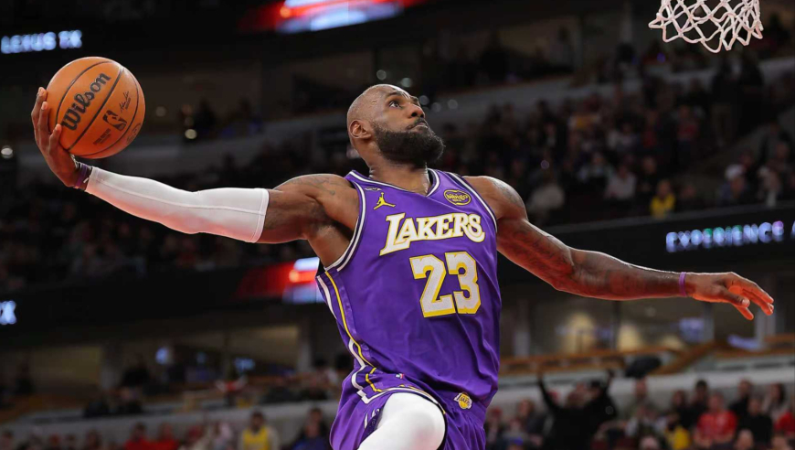 Top时刻 | 19日十佳球：河村勇辉神仙背传 詹皇力劈华山