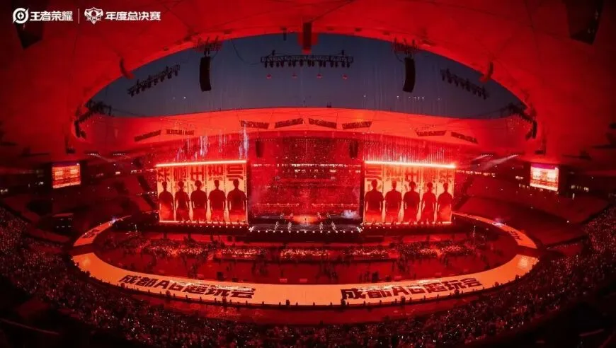 在鸟巢，我见证了一场现场有6.2万观众的电竞决赛