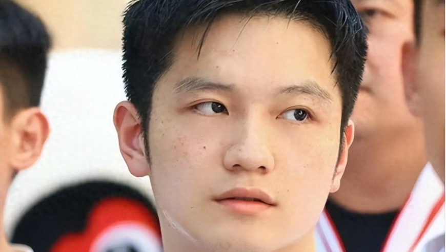 樊振东含泪受访，澄清与刘国梁关系，同病相怜的陈梦说对了！