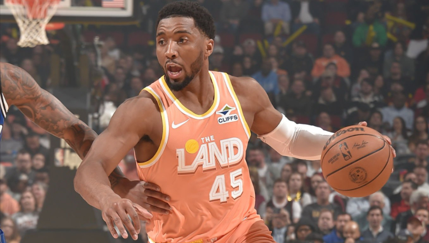 抛投制胜！米切尔22中14轰42分2板3助：骑士4连胜送魔术6连败