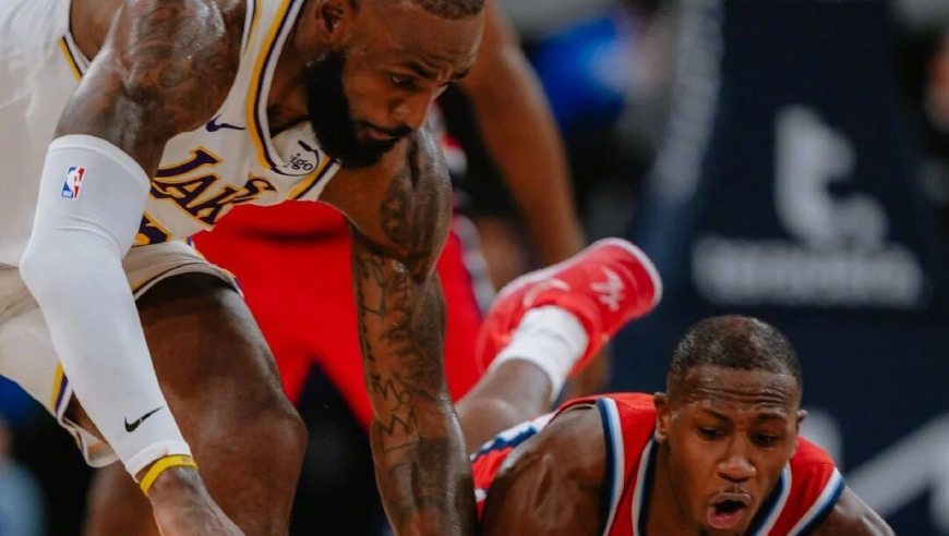 东契奇受伤！湖人被打爆了！詹姆斯创造NBA历史纪录