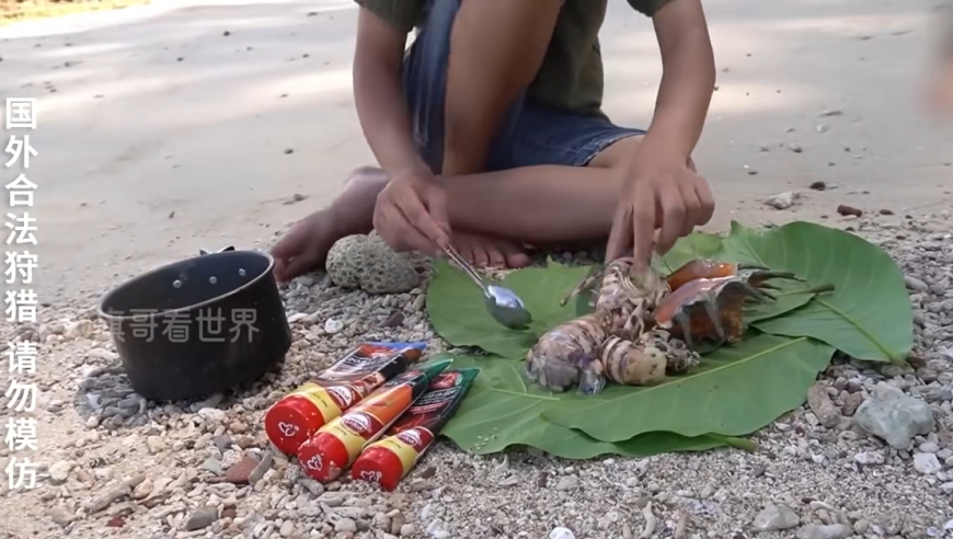 泰国全新的抓虾方法，迷你小抄网再加一个肉饵，大货一钓一个准！