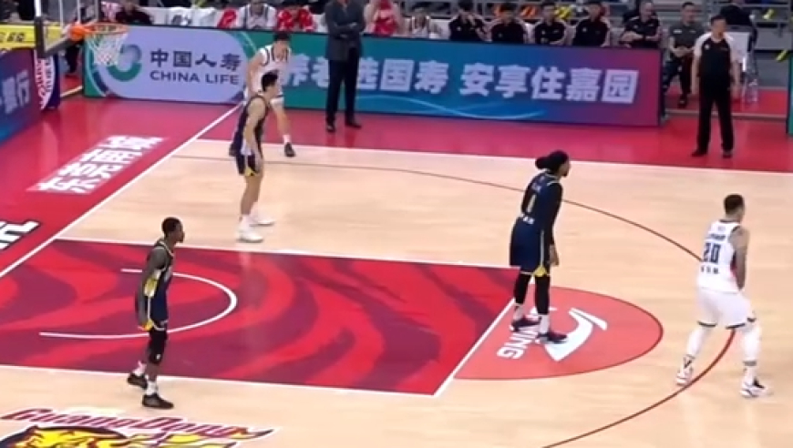 都是五佳球！徐杰一条龙上篮无视防守打进 随后萨姆纳完成霸王劈扣