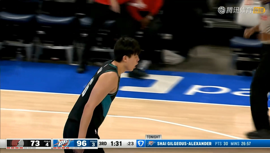 这球太可惜！杨瀚森内线单打丝滑转身 可惜篮球涮筐而出