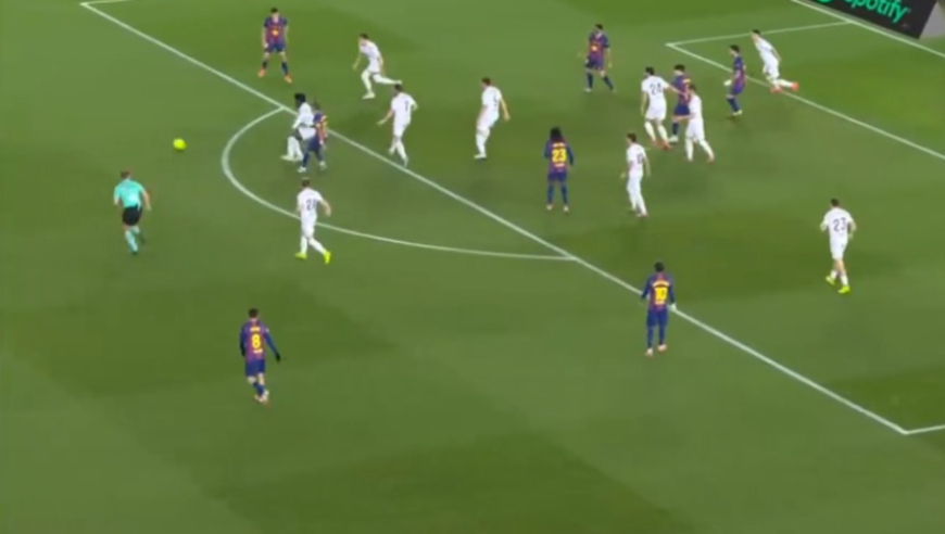 稳居榜首 巴萨战胜奥萨苏纳