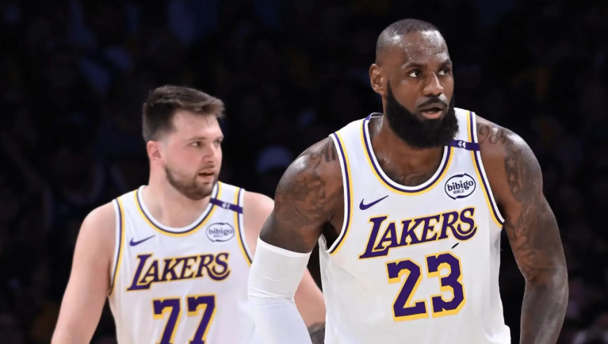 湖人猛龙末节决胜时刻：湖人打出13-4攻击波 猛龙换下主力投降