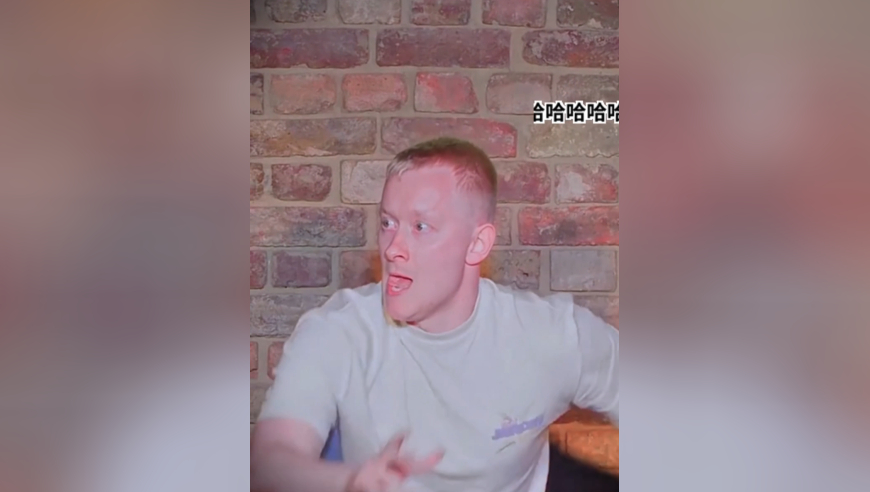 赌一包辣条！有人猜不到这是模仿谁的踢球表情，来评论区对答案