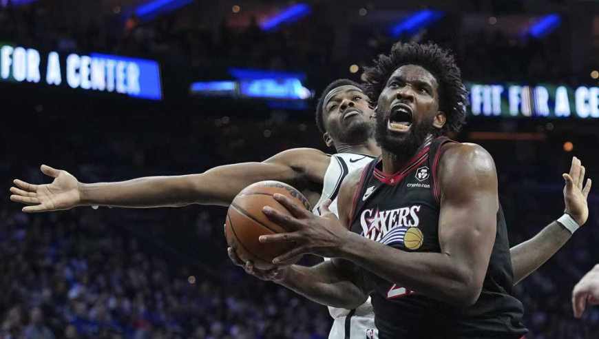 恩比德27+6集锦：上半场19分下半场迷失 技术罚球不中跪倒在地