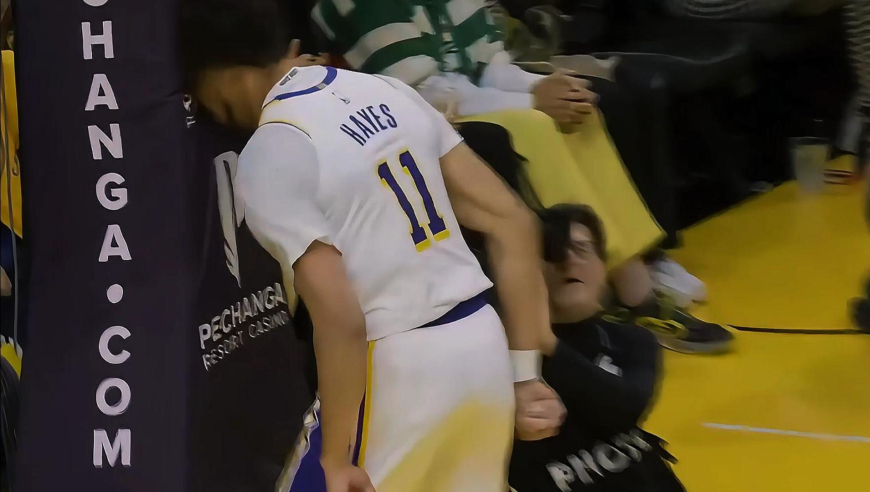 一攻一传！东契奇神级2+1与里夫斯连线海耶斯助湖人进攻行云流水