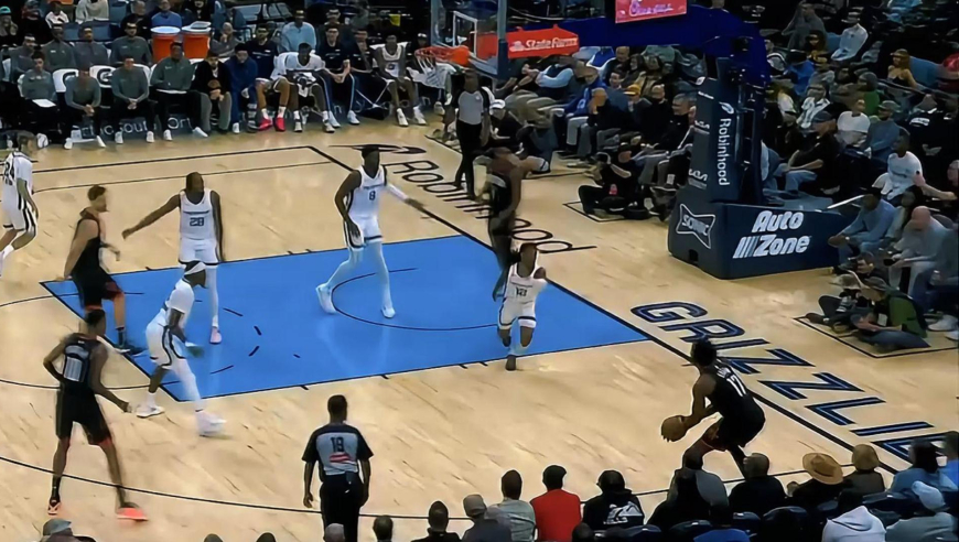 对轰！灰熊一分钟轰出7-0攻击波 火箭暂停后也回应7-0攻击波