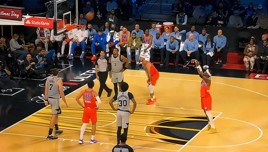 开罚开罚！雷霆陷入被动连续三次造成马刺犯规 五罚全中稳住分差