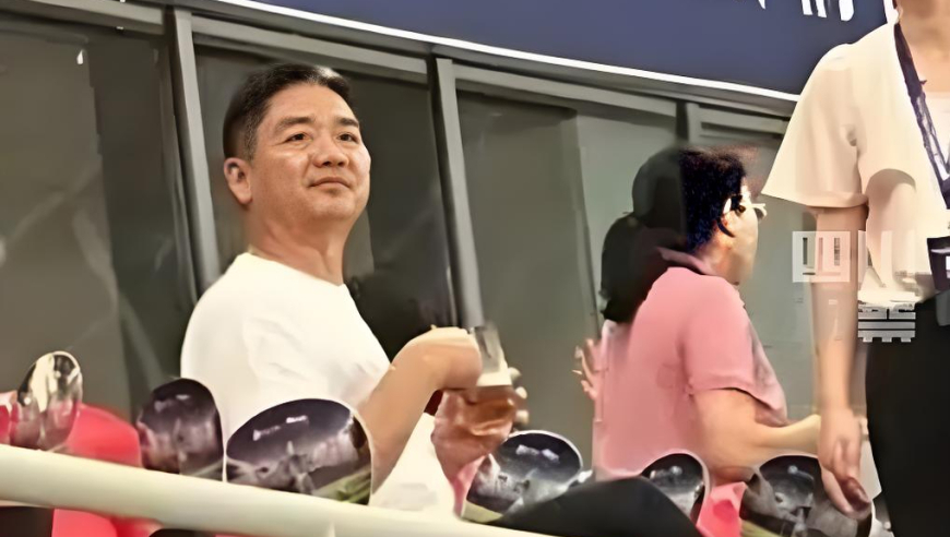 刘强东现场助威！苏超宿迁2-0淮安：伏小龙后点冷静穿裆门将建功