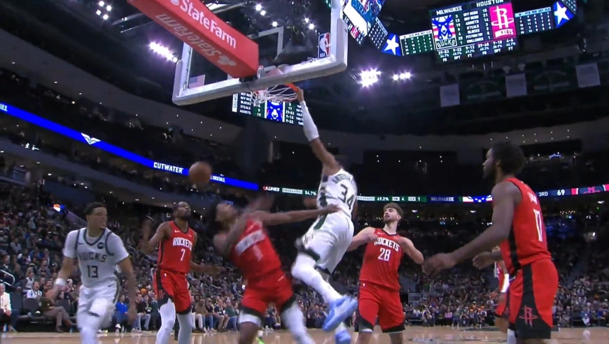 10日NBA官方十佳球：字母哥凶残一打三怒扣 坎宁安凶残隔扣