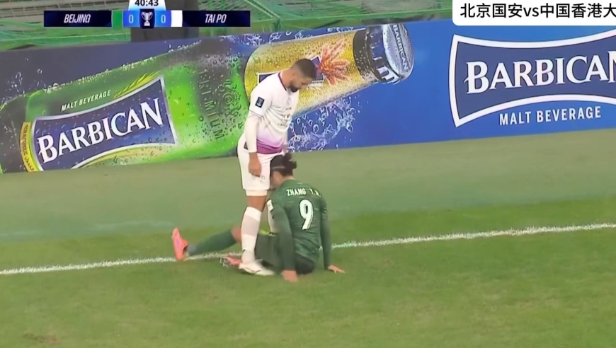 亚冠二级没有VAR！对手小动作不断，张玉宁被胯骑+禁区遭抱摔