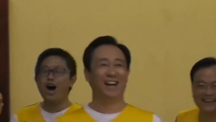 2016年许家印打篮球真实影像，手感不佳，全场只砍了30分