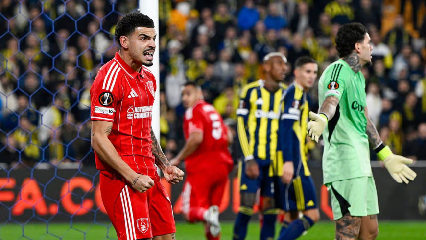 对手主帅摇头被打服！英超悍将一条龙两人拉不住，欧联森林3-0完胜