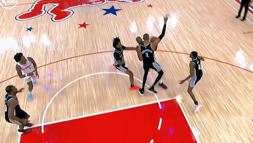 打不动了！马刺末节围剿防守杜兰特全过程：运球就夹击+文班随时待命