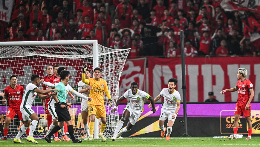 韩国主裁偏帮国安？河南遭7次不利判罚！外援含泪鼓掌嘲讽+门将气笑