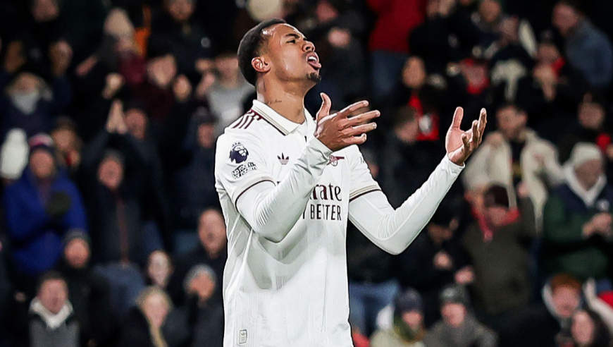 超级巨大低级失误！阿森纳铁卫离谱回传失误送礼 埃万尼尔松笑纳大礼