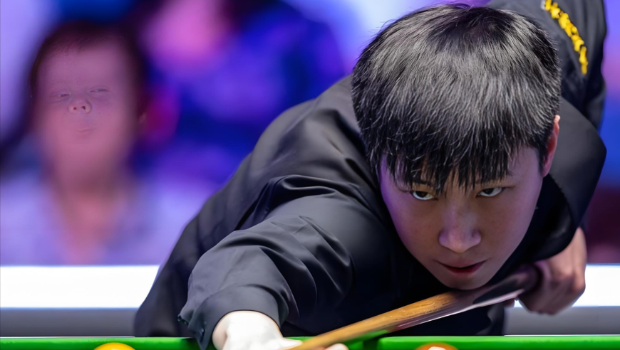 塞尔比再当背景板！赵心童复出准度封神，当场打服磨王｜体坛名场面