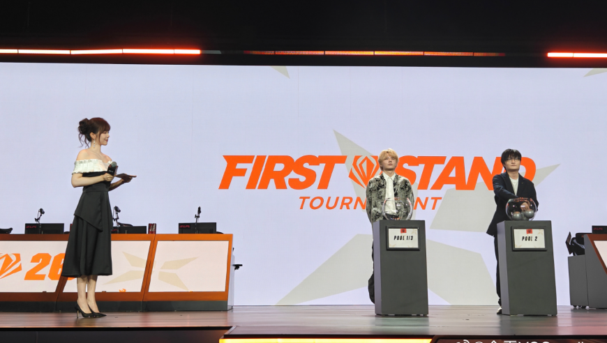 【LPL老婆】余霜黑白配漏肩裙，主持第一赛段决赛