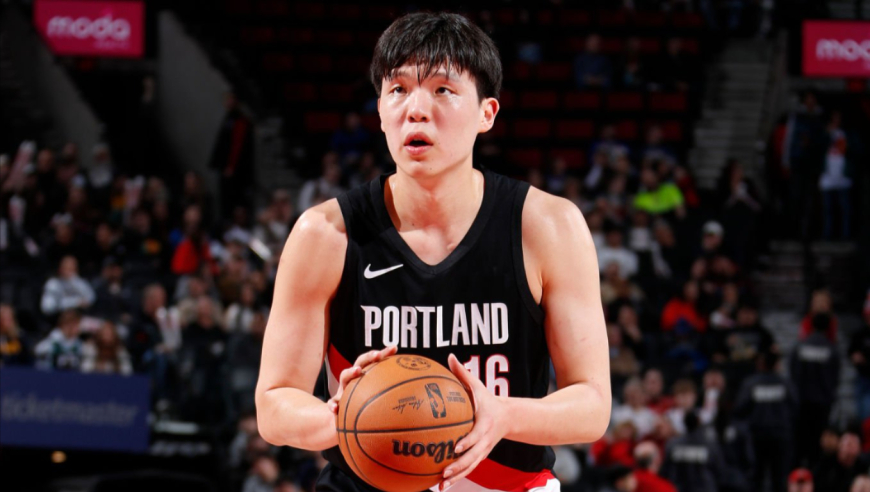 扣篮2+1嗨翻队友！杨瀚森5分1板自己也笑了：4分钟表现高效