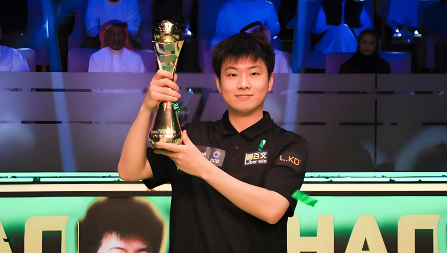 赵心童一杆斯诺克逼疯塞尔比，防守大师竟被防守绝杀｜体坛名场面