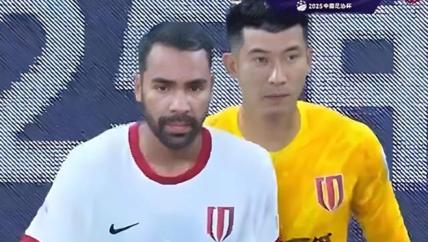28岁归化暴力肘击染红！职业精神人品均遭质疑，或被国足彻底放弃