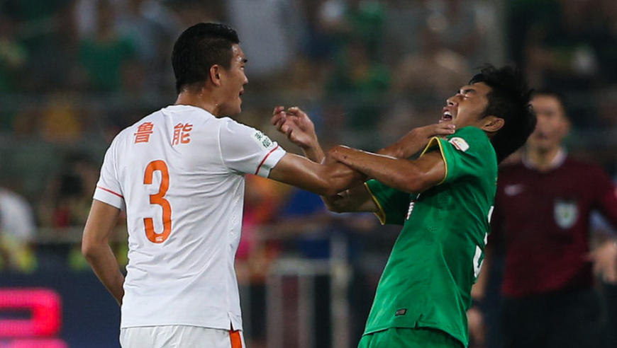 拖欠救命钱致球迷进ICU！38岁前国脚遭质问后回怼：我人品大家清楚