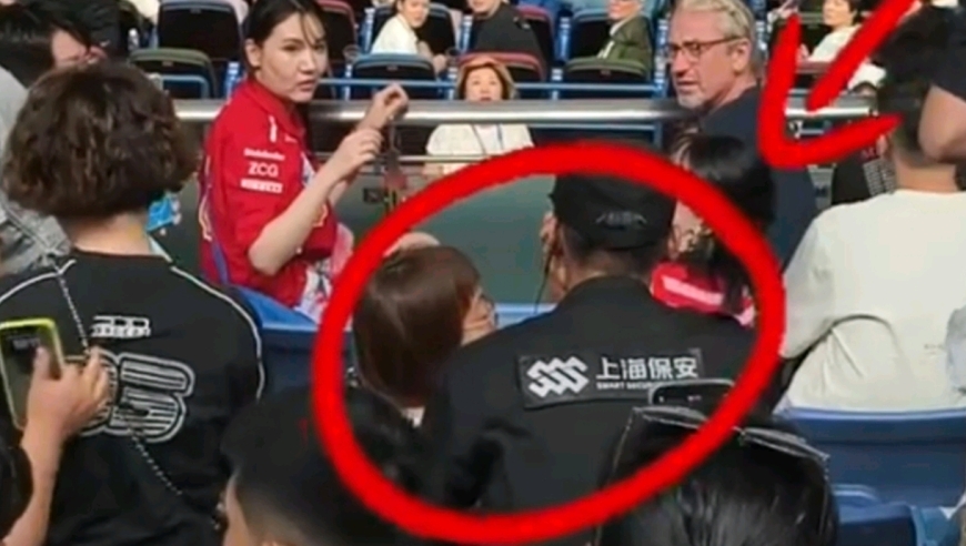 离谱！上海大师赛又一女子被保安带走，原因曝光，竟然大喊：东亚病夫