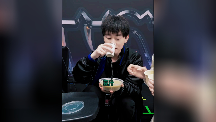 Ming品尝豆汁儿：老北京豆汁儿，那叫一个地道