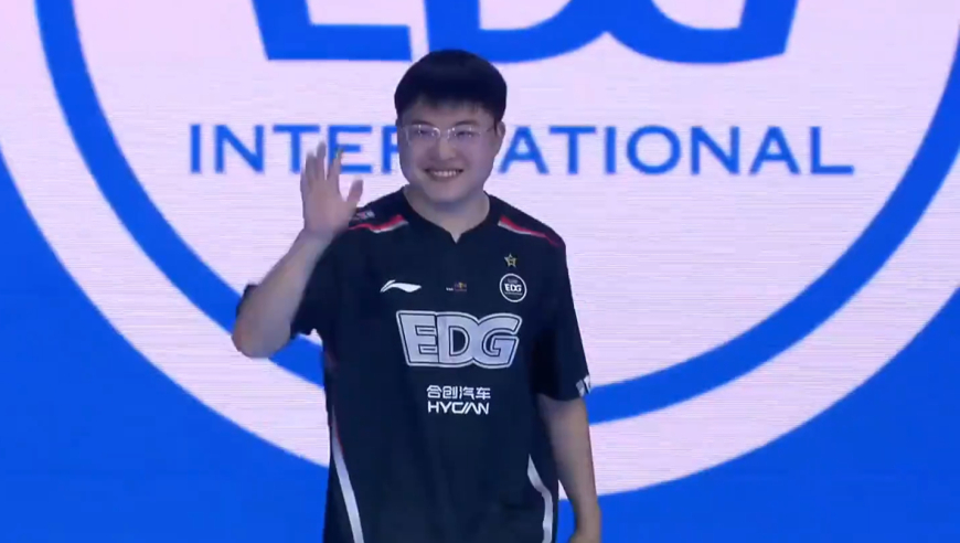 距离Uzi复出已经过去了两年半，LPL盛产ADC成为了一句玩笑话