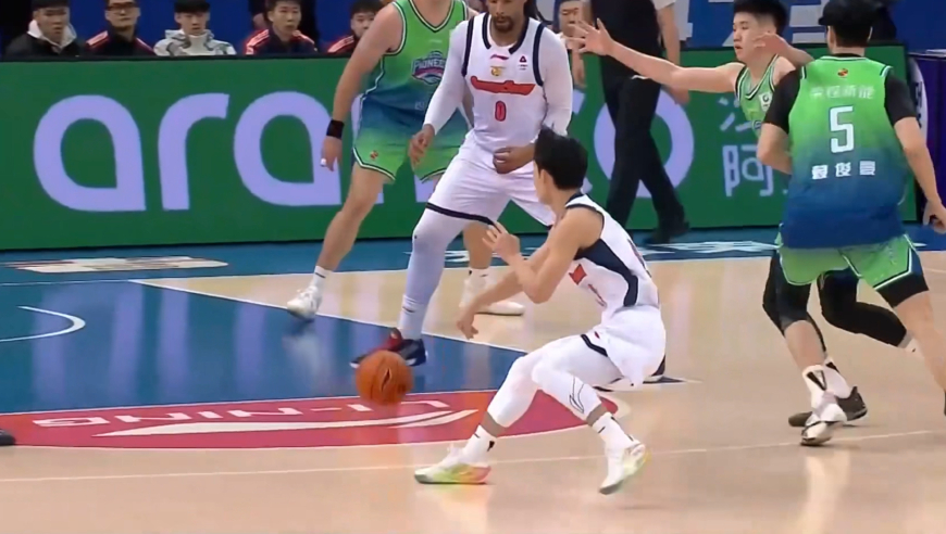 轻松写意！徐杰8分6助攻集锦 连续运球撤步三分太帅