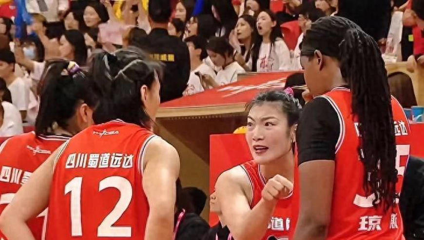 女篮再传重磅信号！国家队新海报出现李梦身影，引发回归猜想！