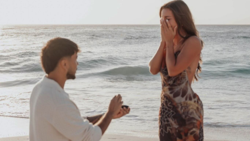 险归化国足！26岁华裔红星求婚成功，相恋6年白人女友惊艳：明眸皓齿