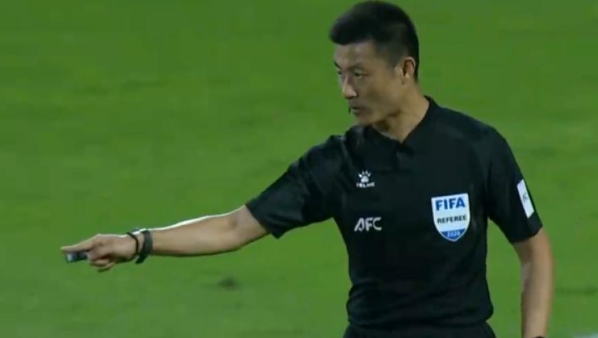 傅明争议判罚！澳大利亚点球被取消，麦考利斯特跳水，VAR介入