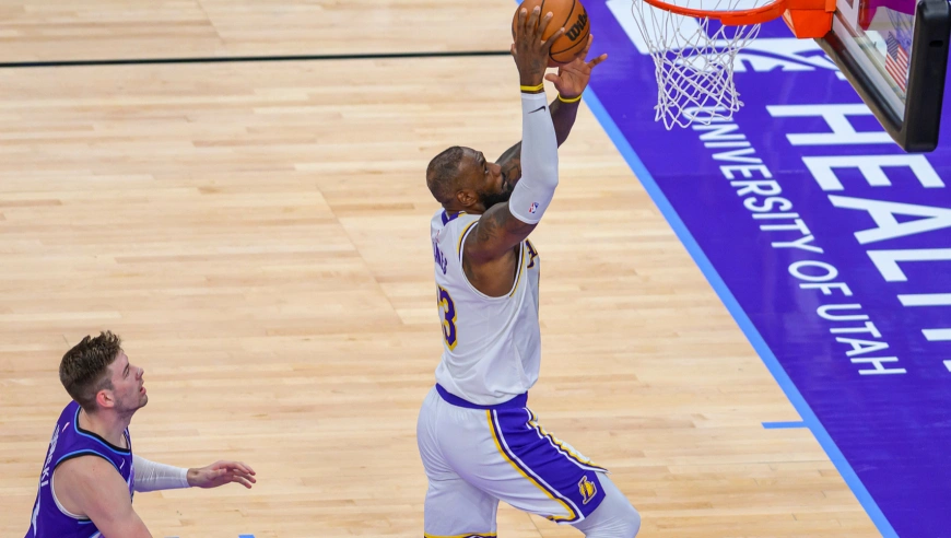 詹姆斯vs爵士17分8助攻集锦：开场暴扣+背打强吃乔治欺负小朋友