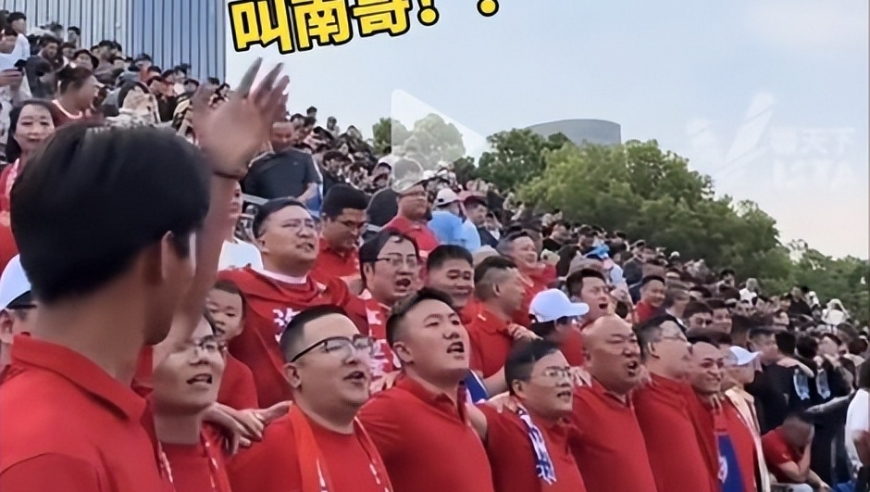 “解散足协”成全民呼声？13万亿GDP的苏超，教国足怎么踢球！