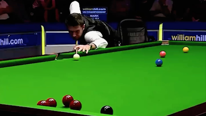 塞尔比引以为傲的一杆，硬把自己逼成死鱼眼，裁判助力｜体坛记忆