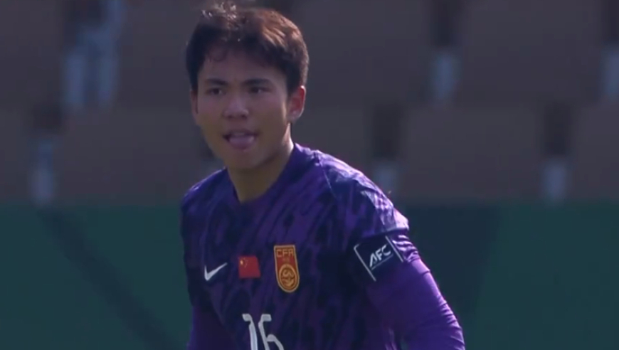 感人！李昊全场4次神扑，带伤扑出点球，名宿盛赞：他顶半支球队！