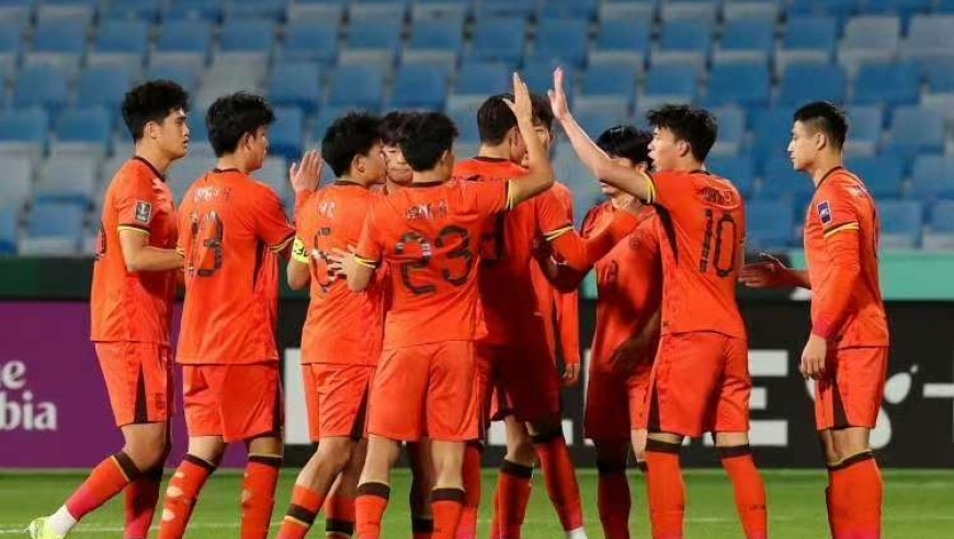 冠军悬了？U23国足传来坏消息，西亚裁判吹罚亚洲杯决赛