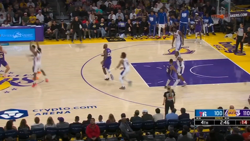 詹姆斯关键时刻飞身战斧劈扣!回顾湖人对阵76人最后一刻