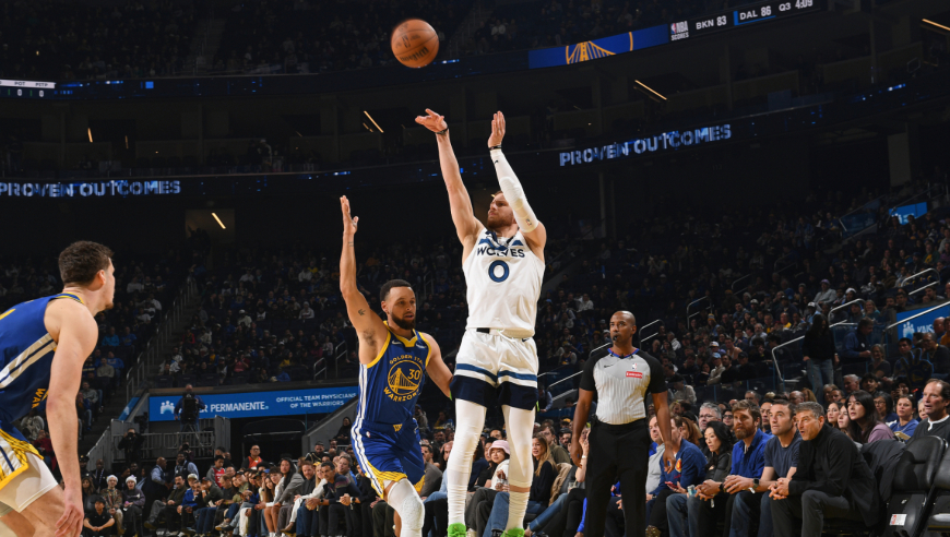 森林狼勇士最后时刻：库里爆发独木难支 迪文连中三分波斯特遭隔扣