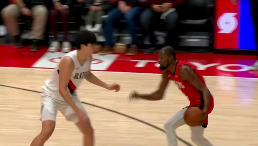 杜兰特点名&ldquo;军训&rdquo;杨瀚森，随后一球太解气了，开拓者全场球迷沸腾！